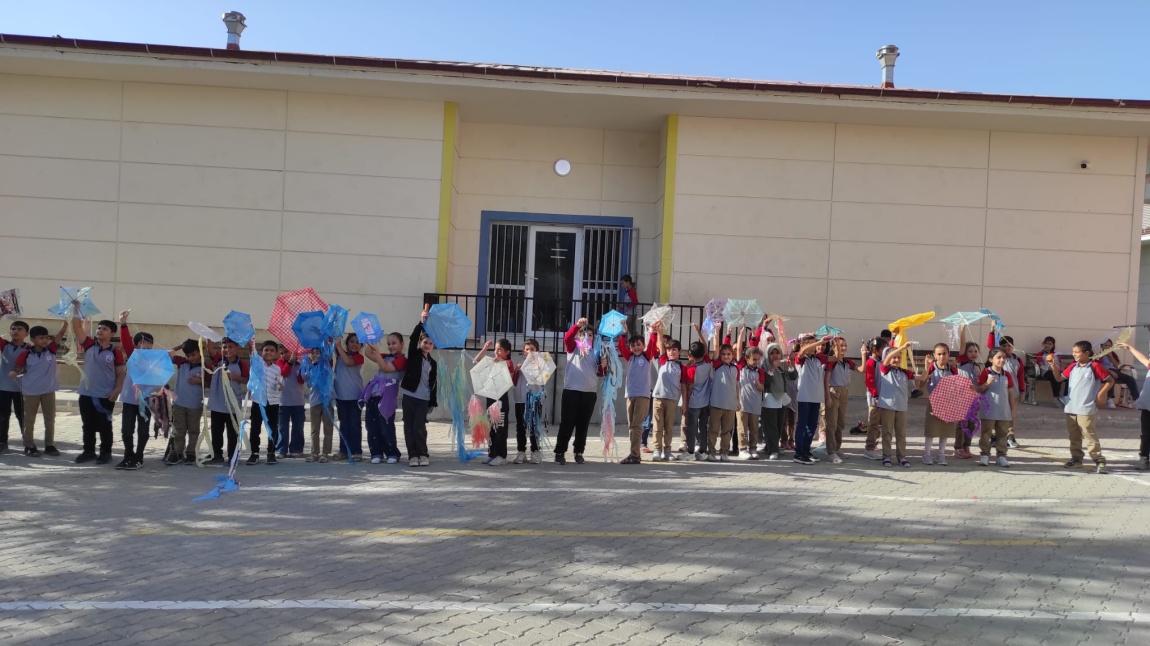 4-C ve 4-F Sınıfları Uçurtma Etkinliği